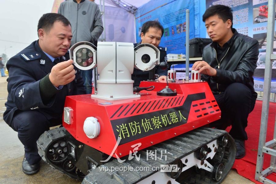 北京凌天攜消防滅火機(jī)器人、偵查機(jī)器人助力人全國?；窇?yīng)急救援