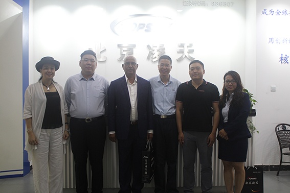 近日，尼日爾防務(wù)部門負(fù)責(zé)人蒞臨北京凌天，專題考察安檢、排爆、反恐等軍用警用技術(shù)裝備。