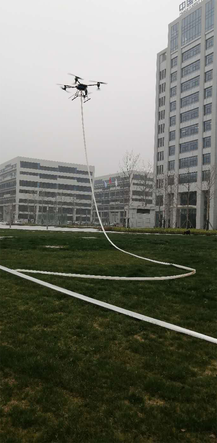 可以空中拖水帶100米的滅火無人機，助力高層建筑救援