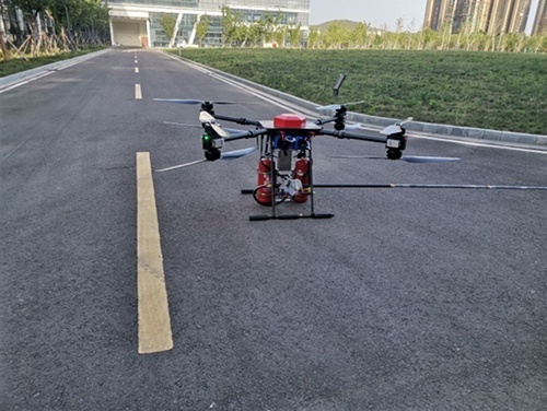 可以空中破玻璃，噴干粉的消防無人機，助力高層建筑救援