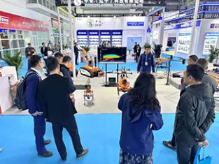 【消防機(jī)器狗系列亮相石油展】北京凌天滅火四足機(jī)器狗、偵察四足機(jī)器狗、運(yùn)輸四足機(jī)器狗、消防系留滅火無(wú)人機(jī)等重點(diǎn)裝備亮相展會(huì)！